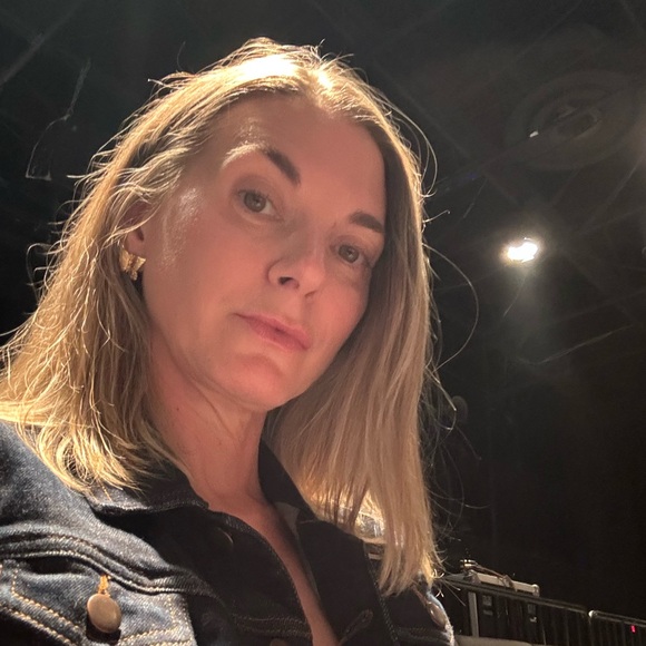 Meet your Posher, Amy - Picture 1 of 1